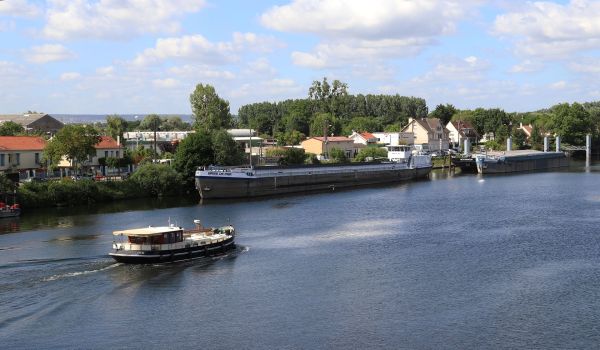 Explorer la France au fil de l'eau : top 10 des circuits en bateau